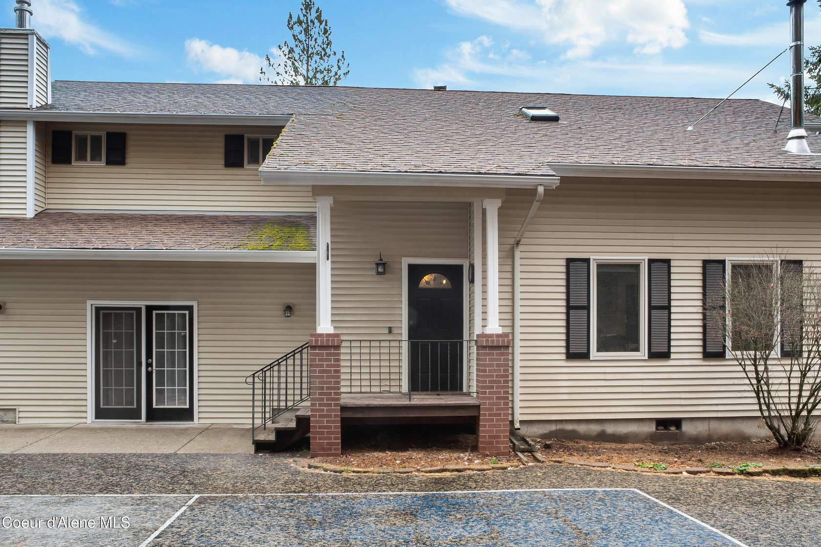 5 Acres of Residential Land with Home for Sale in Cocolalla, Idaho