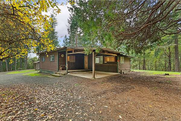 6.26 Acres of Residential Land with Home for Sale in Roseburg, Oregon