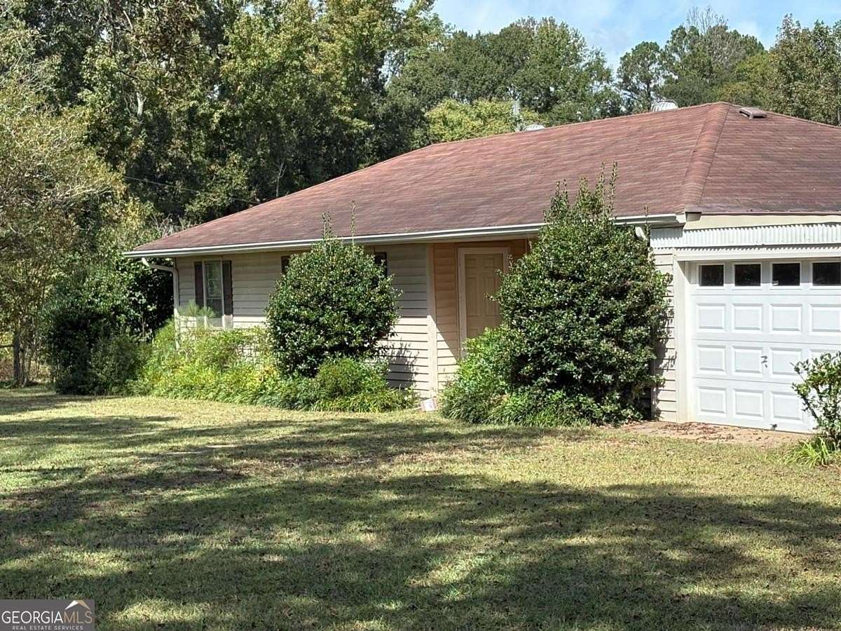 2 Acres of Residential Land with Home for Sale in Danielsville, Georgia