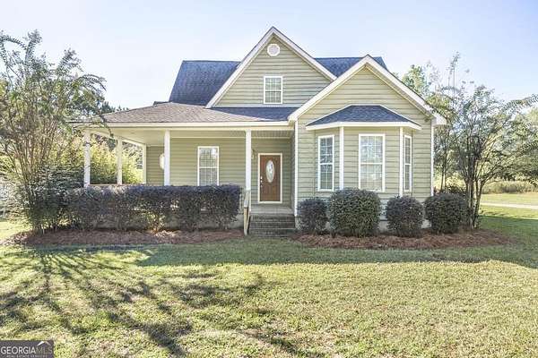 1.5 Acres of Residential Land with Home for Sale in Cochran, Georgia