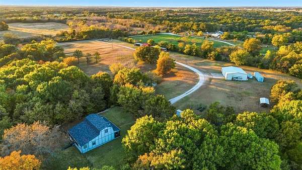 14.2 Acres of Land with Home for Sale in Whitesboro, Texas