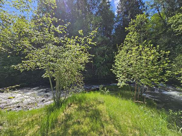 9 Acres of Residential Land with Home for Sale in Colville, Washington