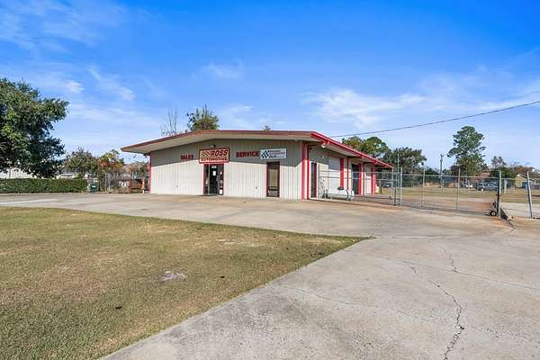 1.6 Acres of Improved Mixed-Use Land for Sale in Valdosta, Georgia