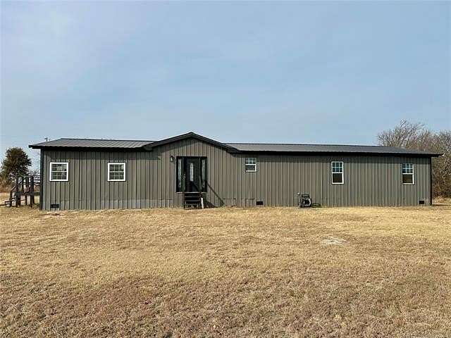 1.88 Acres of Land with Home for Sale in Wynnewood, Oklahoma