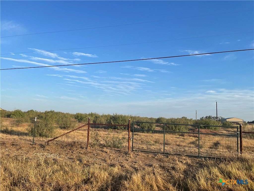 10 Acres of Land for Sale in Seguin, Texas