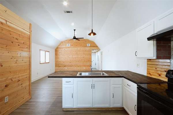 25 Acres of Land with Home for Lease in Point, Texas