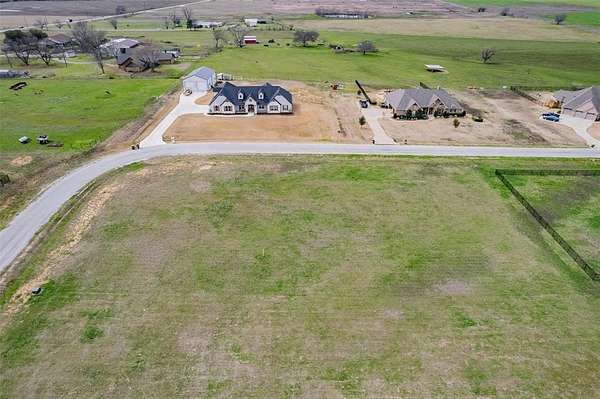 1 Acre of Residential Land for Sale in Grandview, Texas