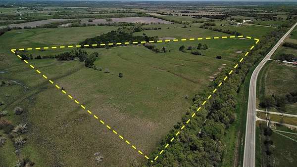 33.5 Acres of Agricultural Land for Sale in Celeste, Texas