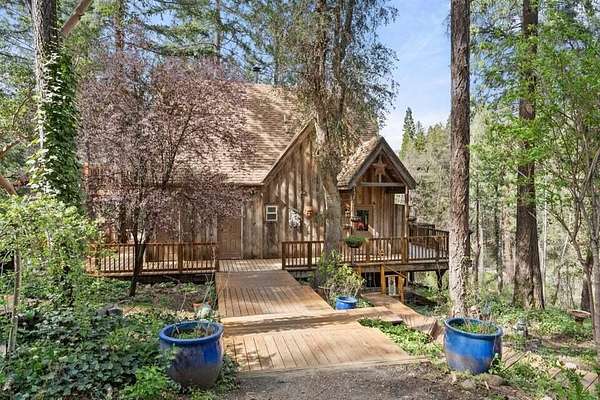 3.63 Acres of Residential Land with Home for Sale in Jacksonville, Oregon