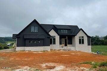 7.63 Acres of Residential Land with Home for Sale in Piney Flats, Tennessee