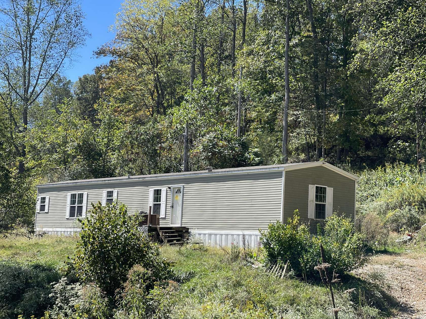 3.17 Acres of Residential Land with Home for Sale in Mount Vernon, Kentucky