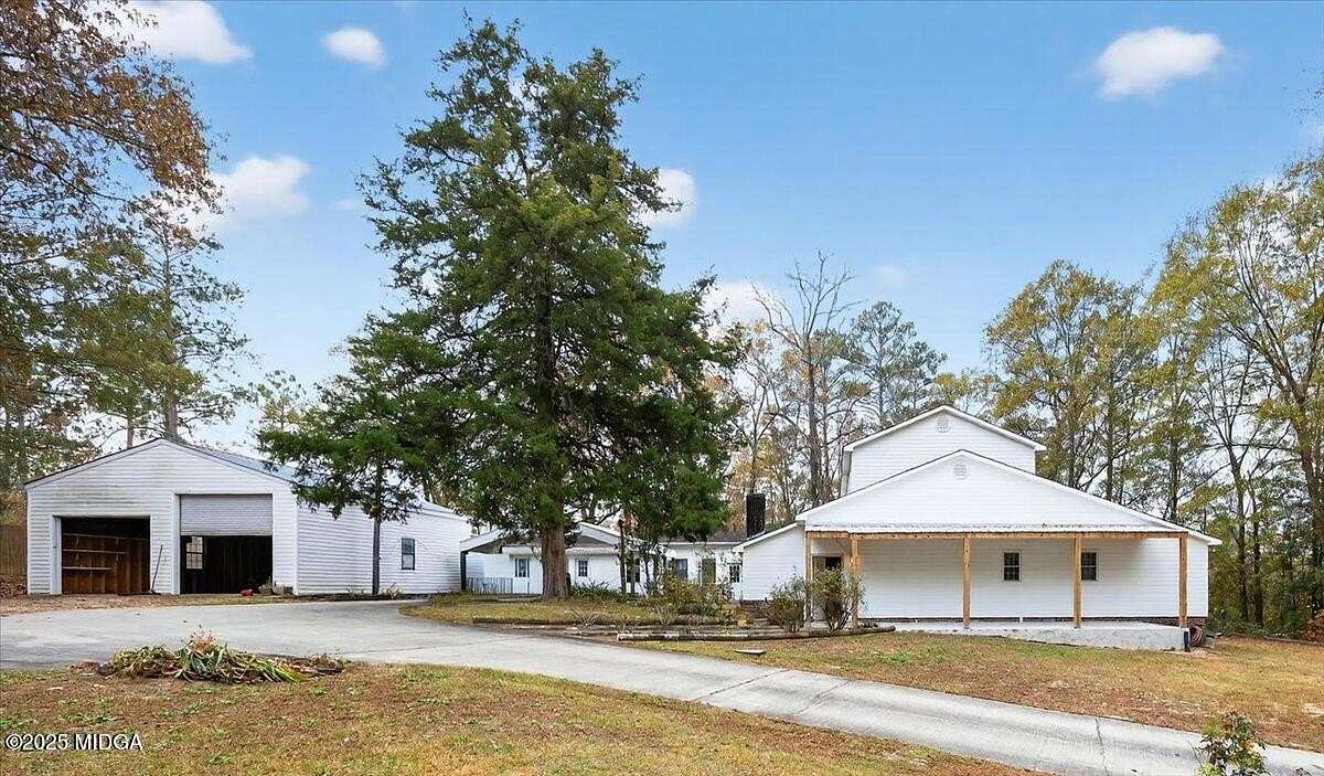 2.19 Acres of Land with Home for Sale in Macon, Georgia