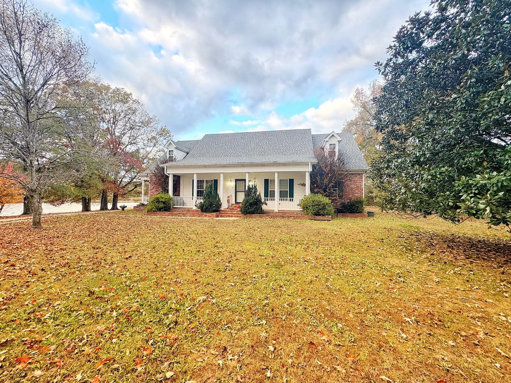 198 Acres of Recreational Land with Home for Sale in Senatobia, Mississippi