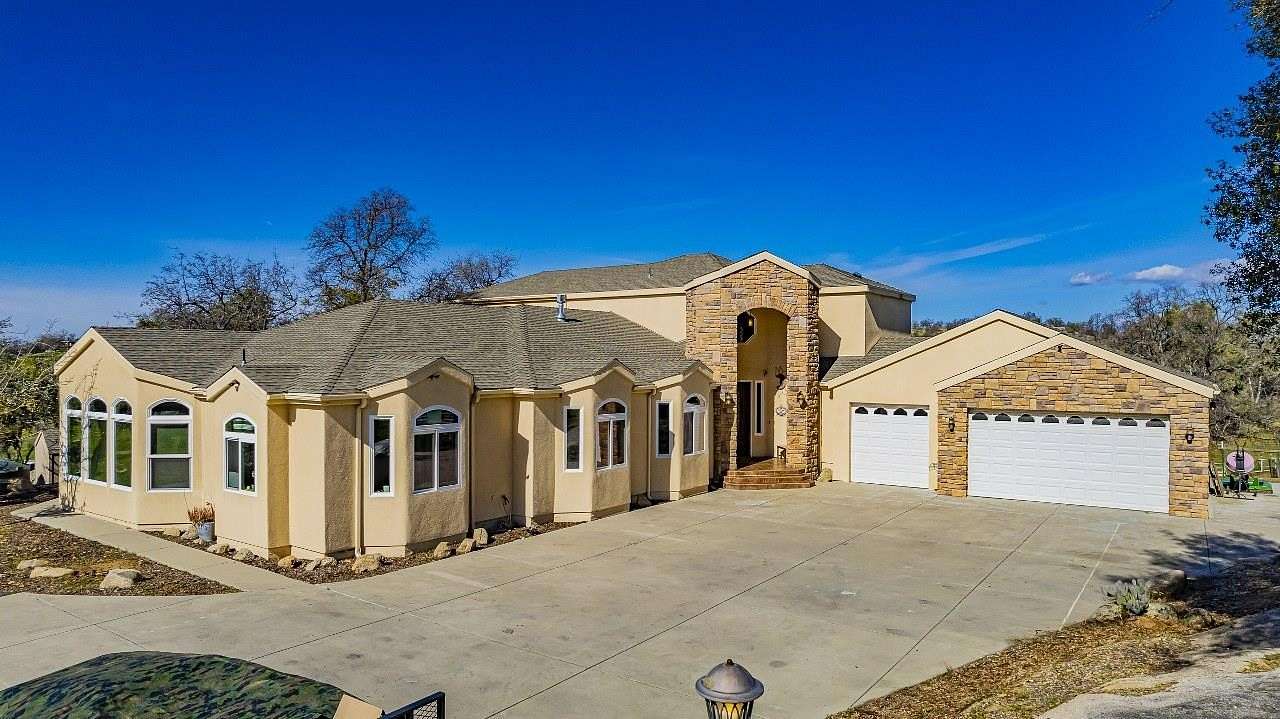 2.5 Acres of Residential Land with Home for Sale in Raymond, California