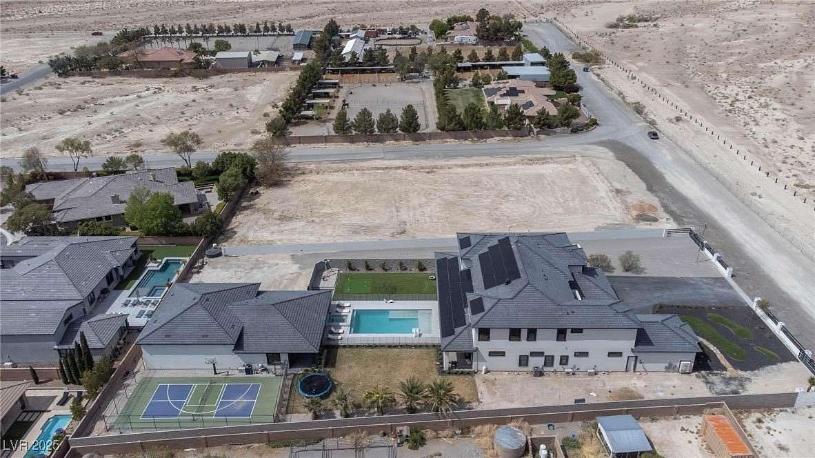 2 Acres of Residential Land with Home for Sale in Las Vegas, Nevada