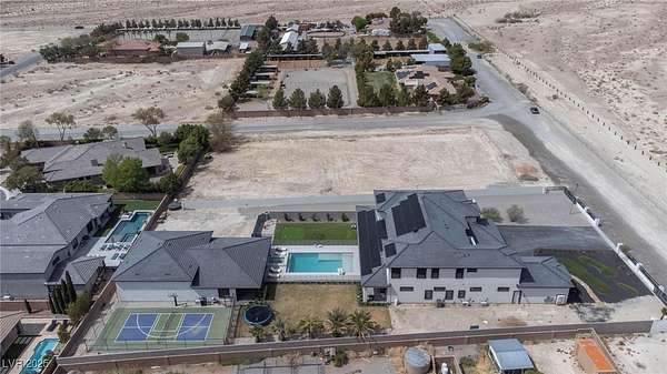2 Acres of Residential Land with Home for Sale in Las Vegas, Nevada