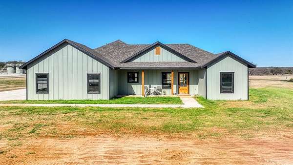 3.83 Acres of Residential Land with Home for Sale in Paradise, Texas