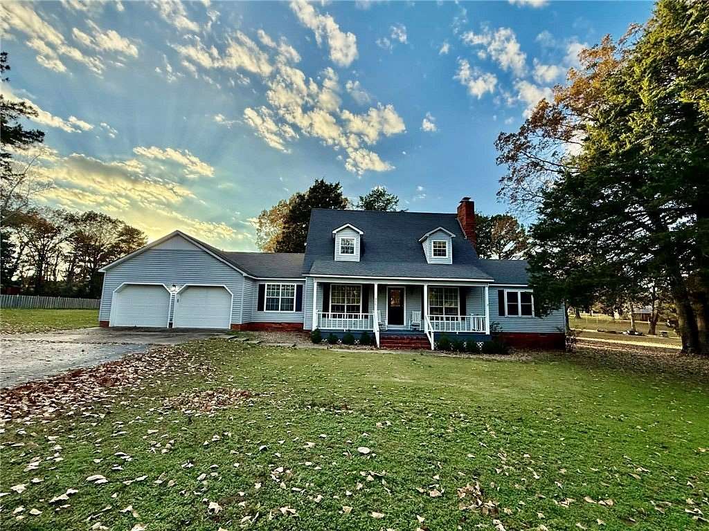 1.5 Acres of Land with Home for Sale in Russellville, Arkansas