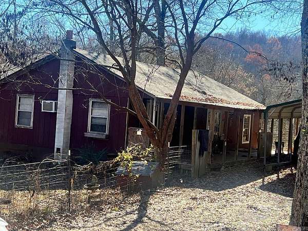 1.5 Acres of Residential Land with Home for Sale in Batesville, Arkansas