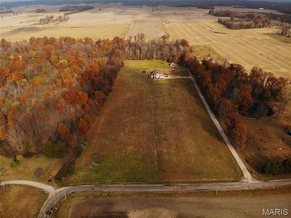 14 Acres of Land with Home for Sale in Centralia, Illinois