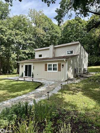 2.6 Acres of Residential Land with Home for Sale in Hamilton, Illinois