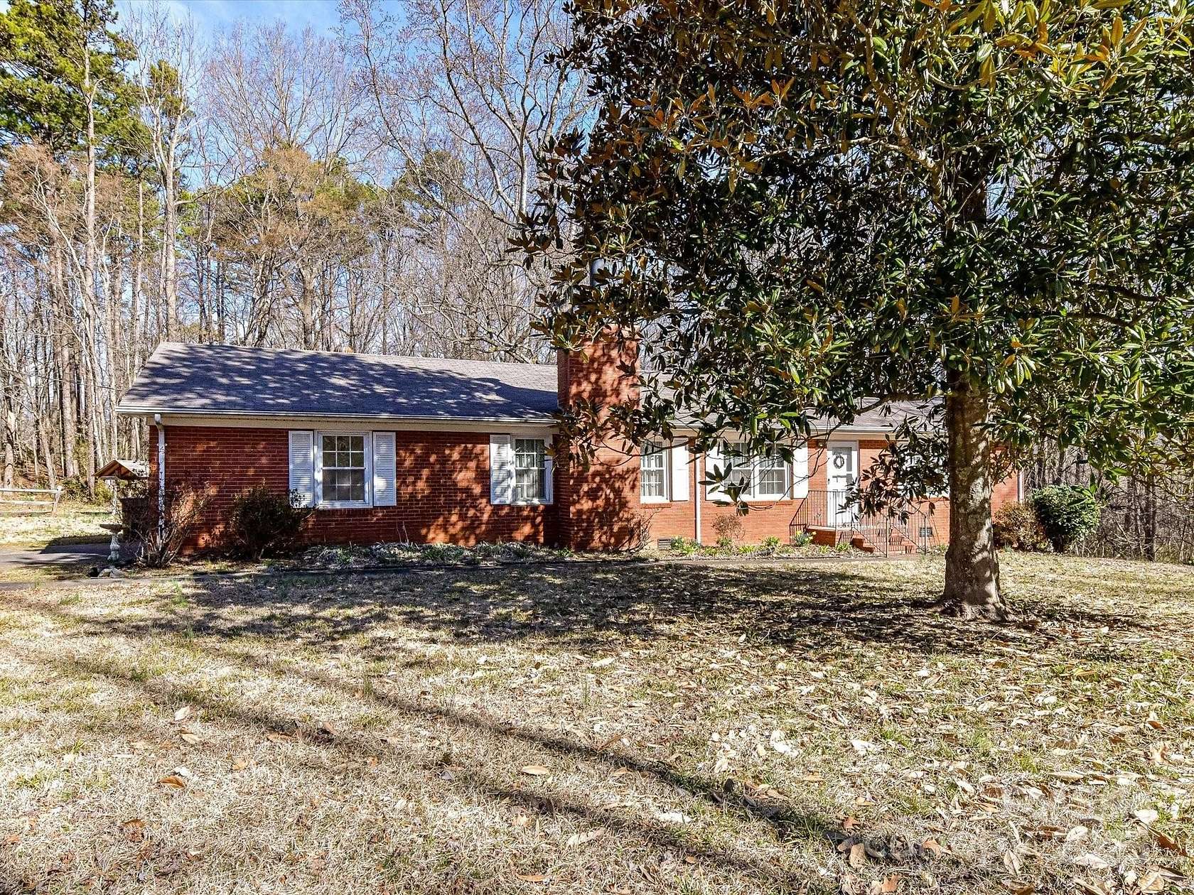 3.27 Acres of Residential Land with Home for Sale in Matthews, North Carolina