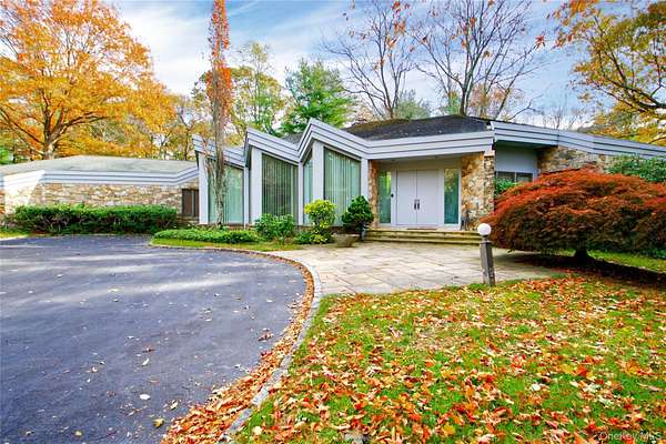 2.1 Acres of Residential Land with Home for Sale in Old Brookville, New York