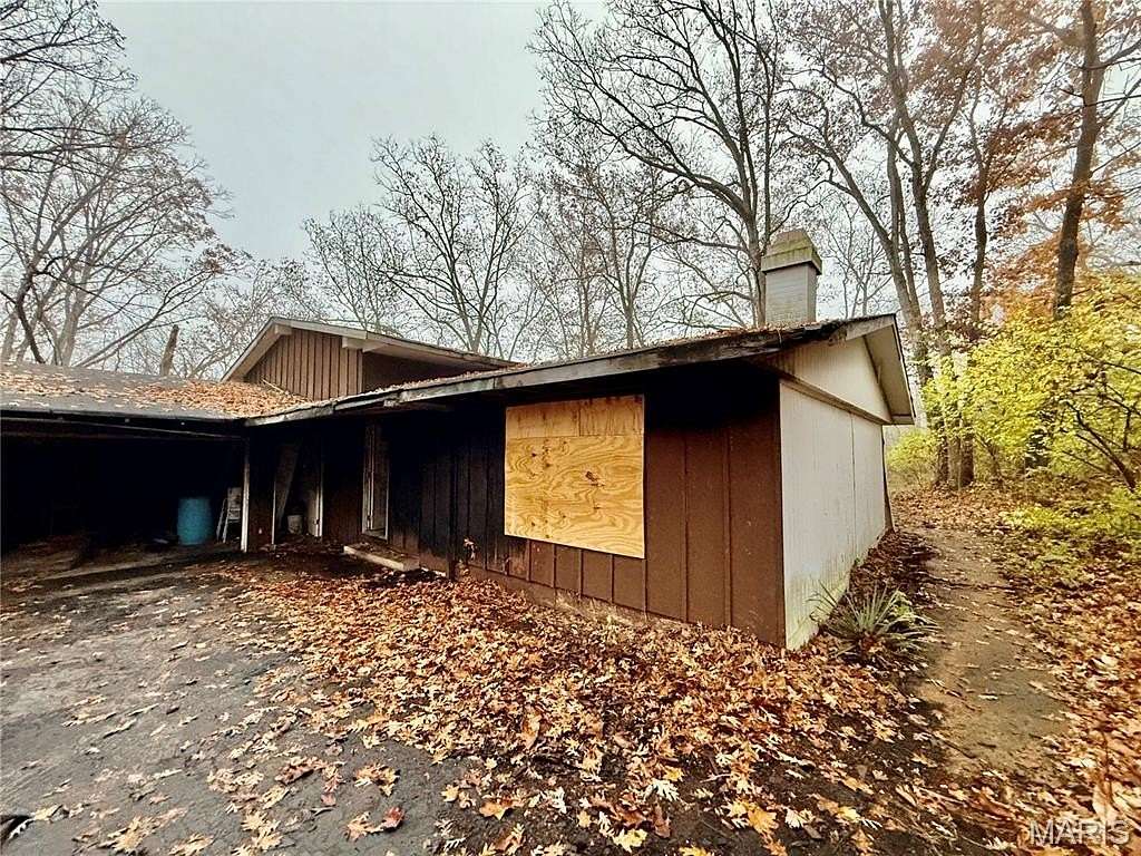 3.59 Acres of Residential Land with Home for Sale in De Soto, Missouri