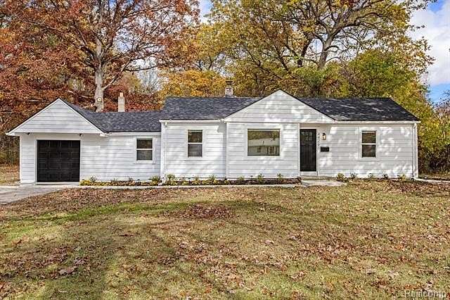 5 Acres of Residential Land with Home for Sale in Belleville, Michigan