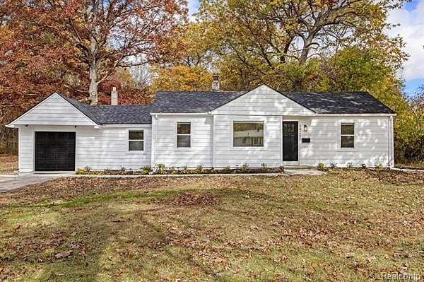 5 Acres of Residential Land with Home for Sale in Belleville, Michigan