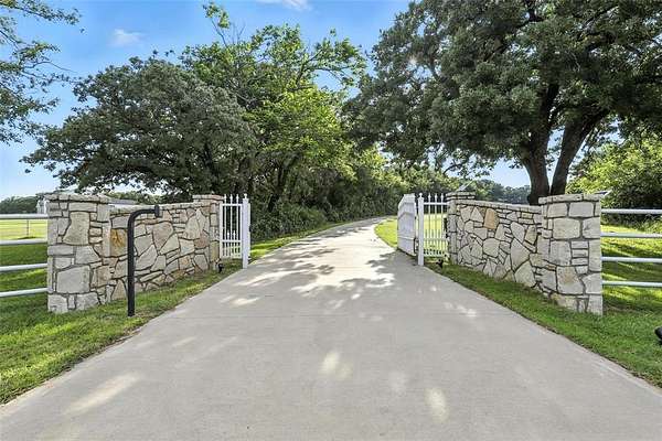 9.62 Acres of Residential Land with Home for Sale in Burleson, Texas