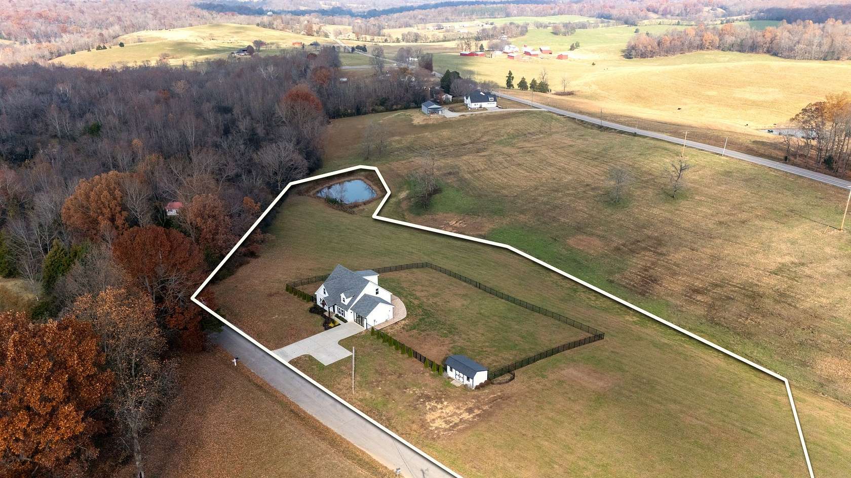 5 Acres of Residential Land with Home for Sale in Charlotte, Tennessee