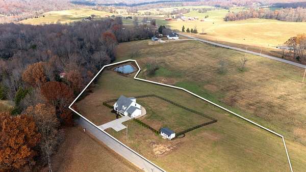 5 Acres of Residential Land with Home for Sale in Charlotte, Tennessee