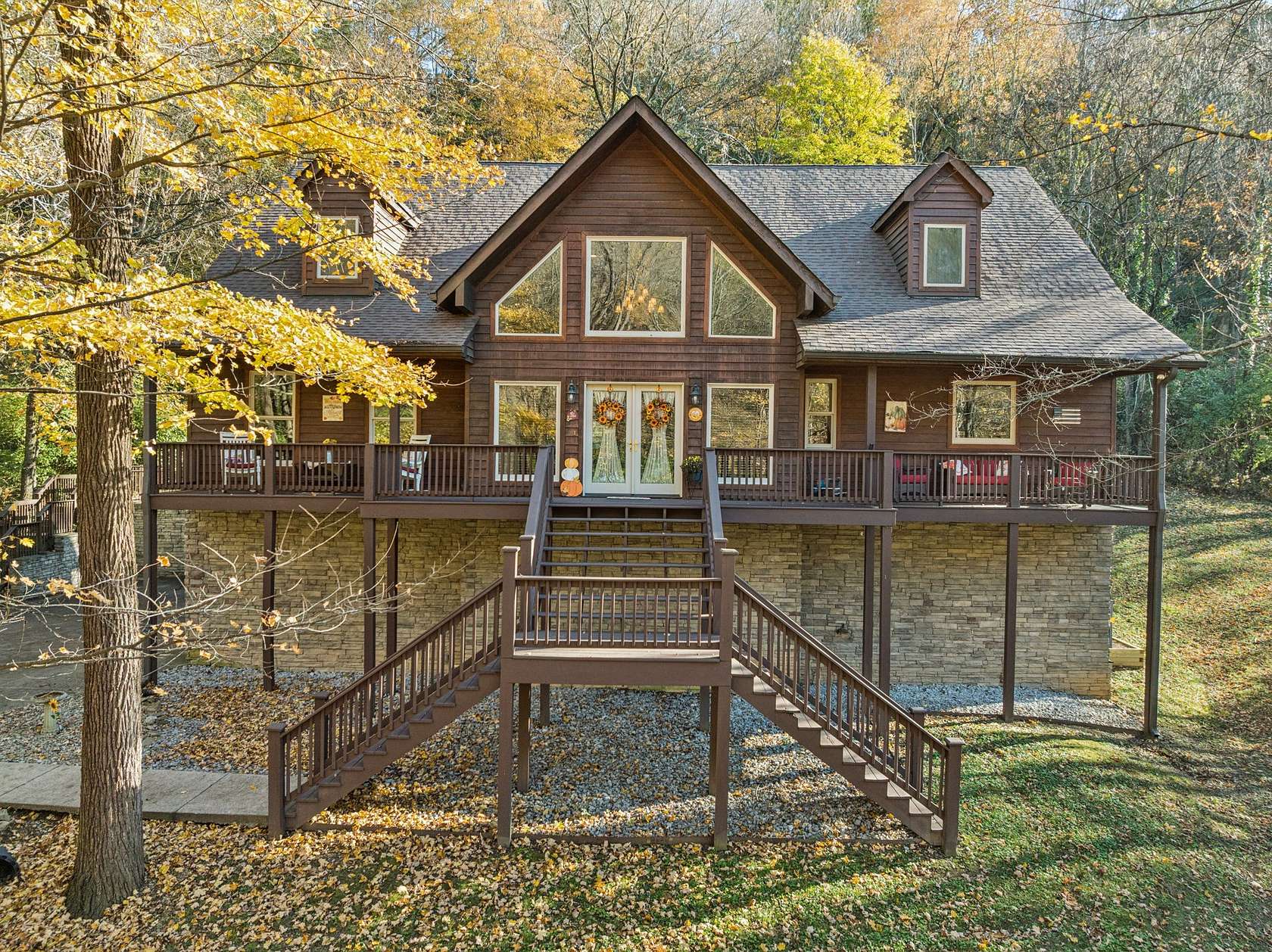 1.62 Acres of Residential Land with Home for Sale in Franklin, Tennessee