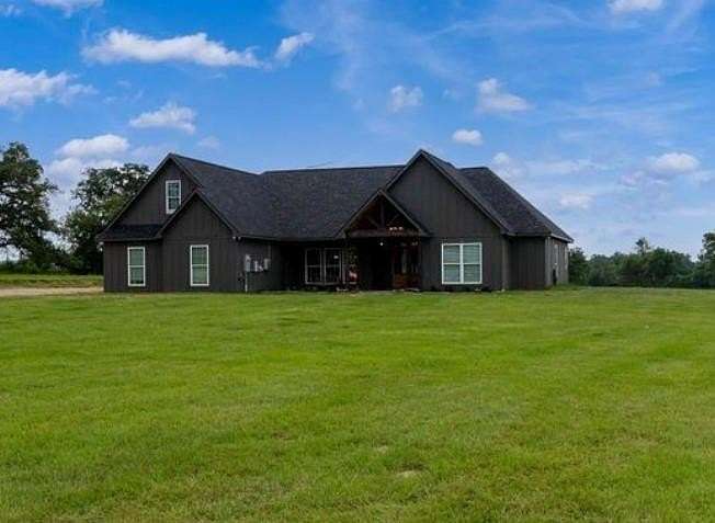 10 Acres of Land with Home for Sale in LaRue, Texas