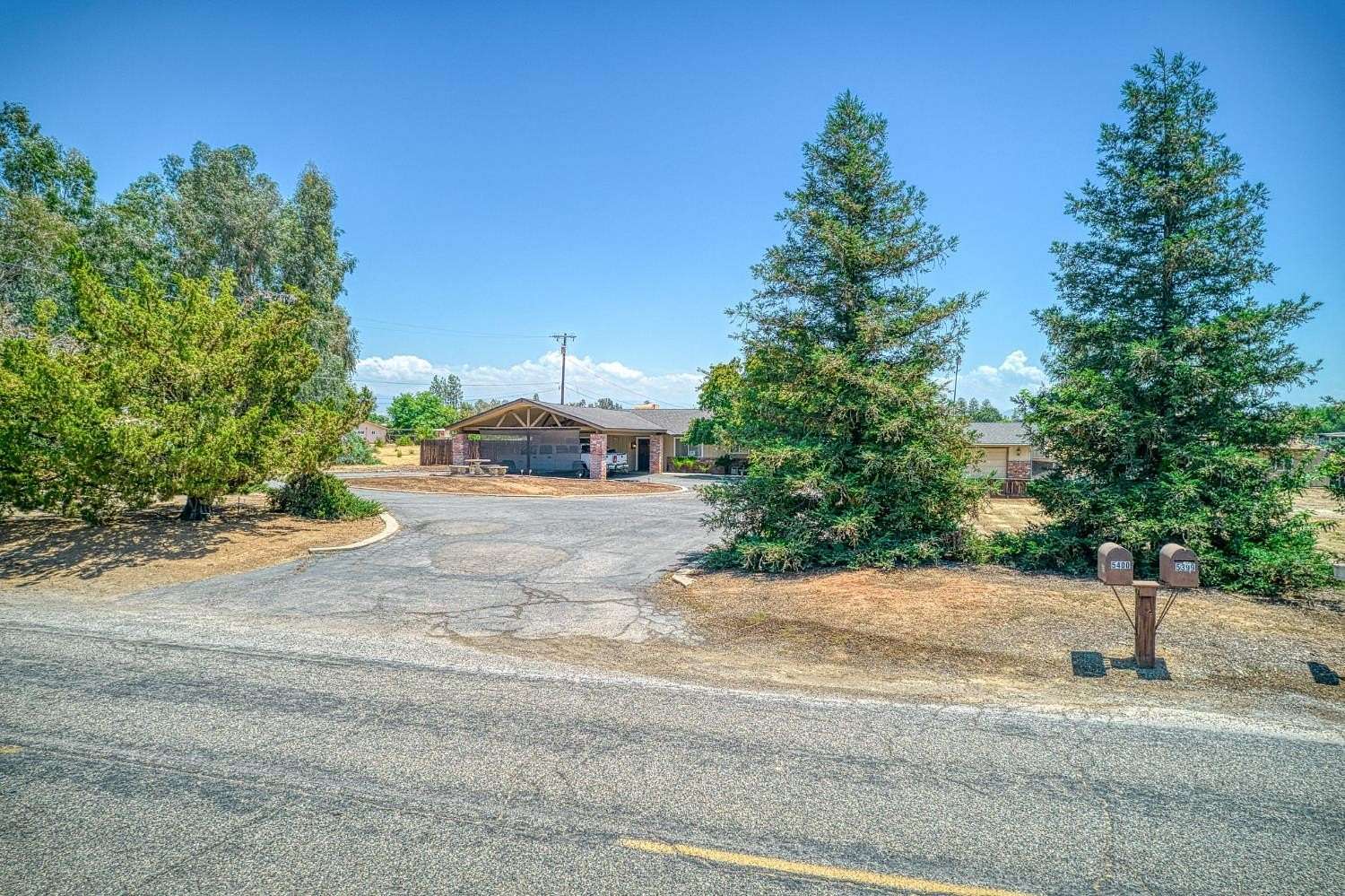 4.77 Acres of Residential Land with Home for Sale in Clovis, California