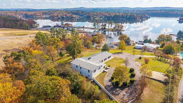 1.5 Acres of Land with Home for Sale in Hot Springs, Arkansas