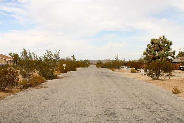 1 Acre of Land for Sale in Yucca Valley, California