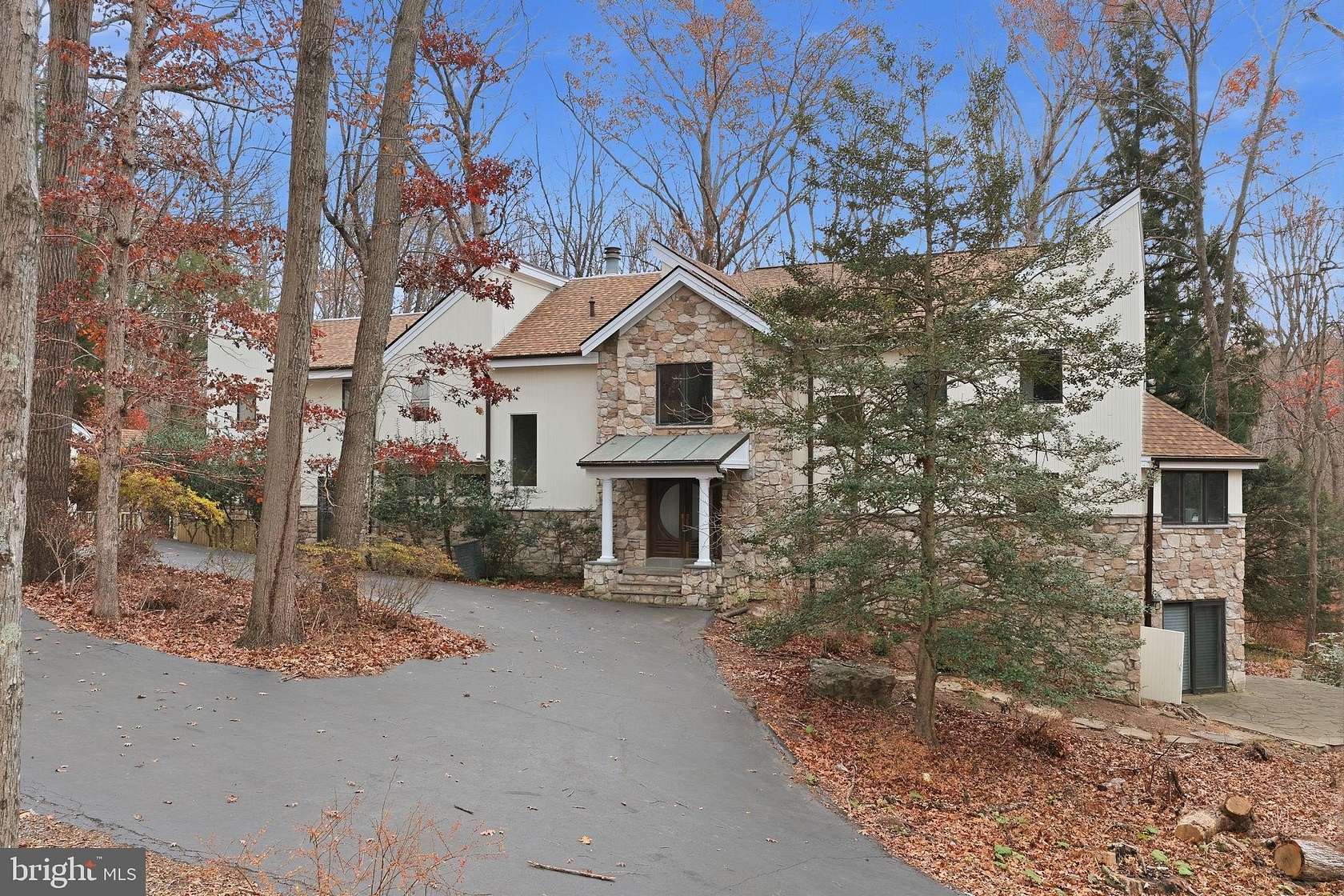 6 Acres of Residential Land with Home for Sale in Great Falls, Virginia