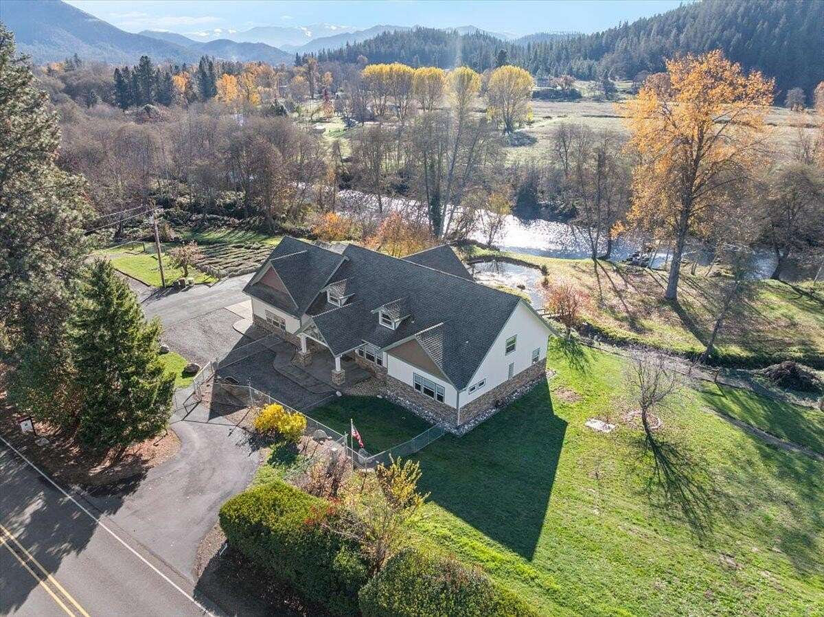 6.37 Acres of Residential Land with Home for Sale in Jacksonville, Oregon