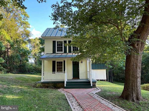 10 Acres of Residential Land with Home for Lease in Marshall, Virginia