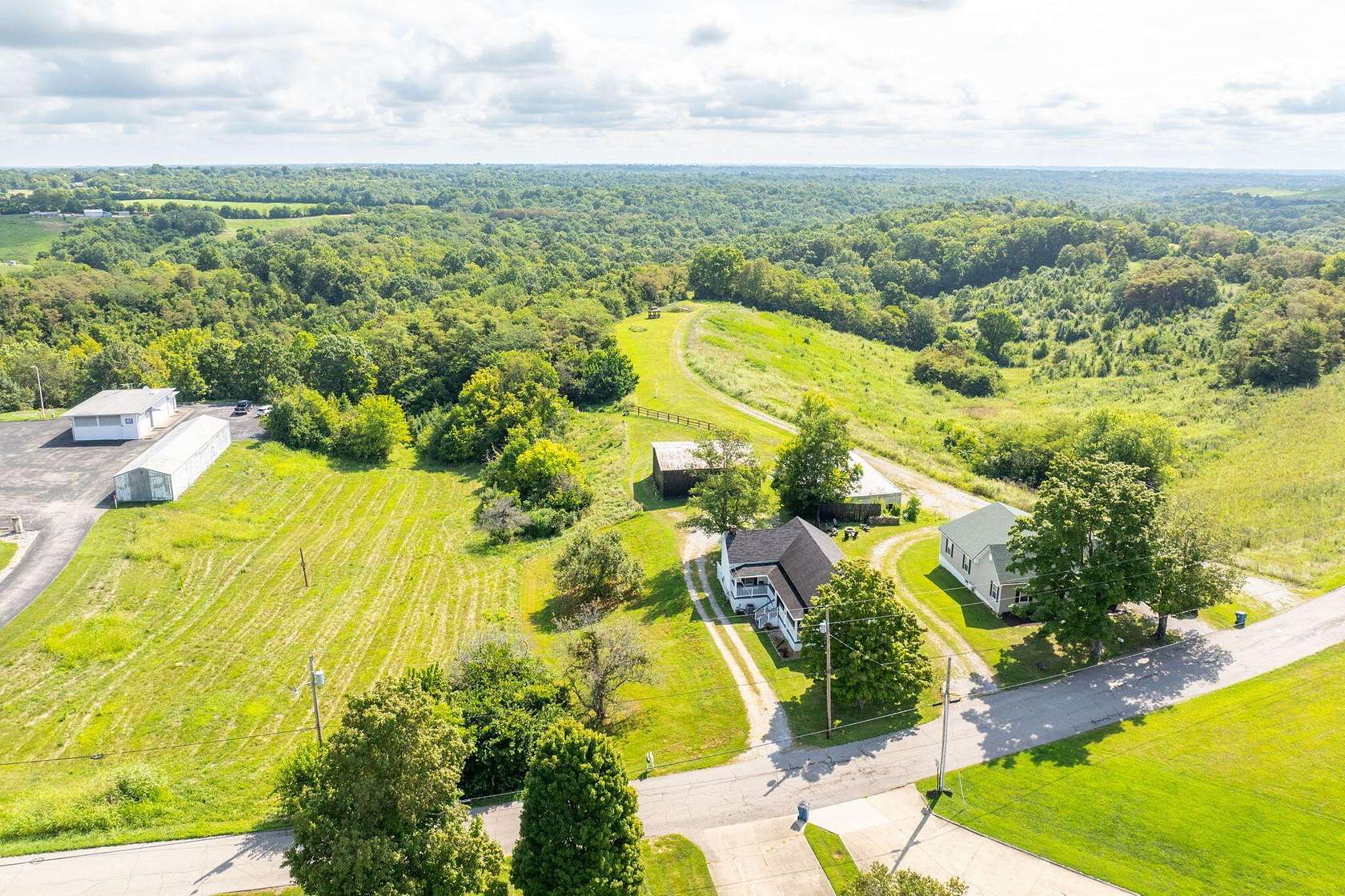 9.5 Acres of Residential Land with Home for Sale in Williamstown, Kentucky