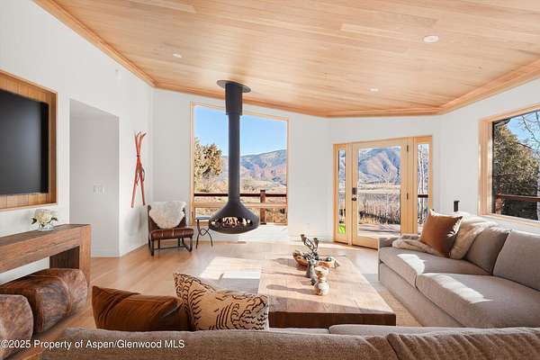 2.22 Acres of Residential Land with Home for Sale in Aspen, Colorado