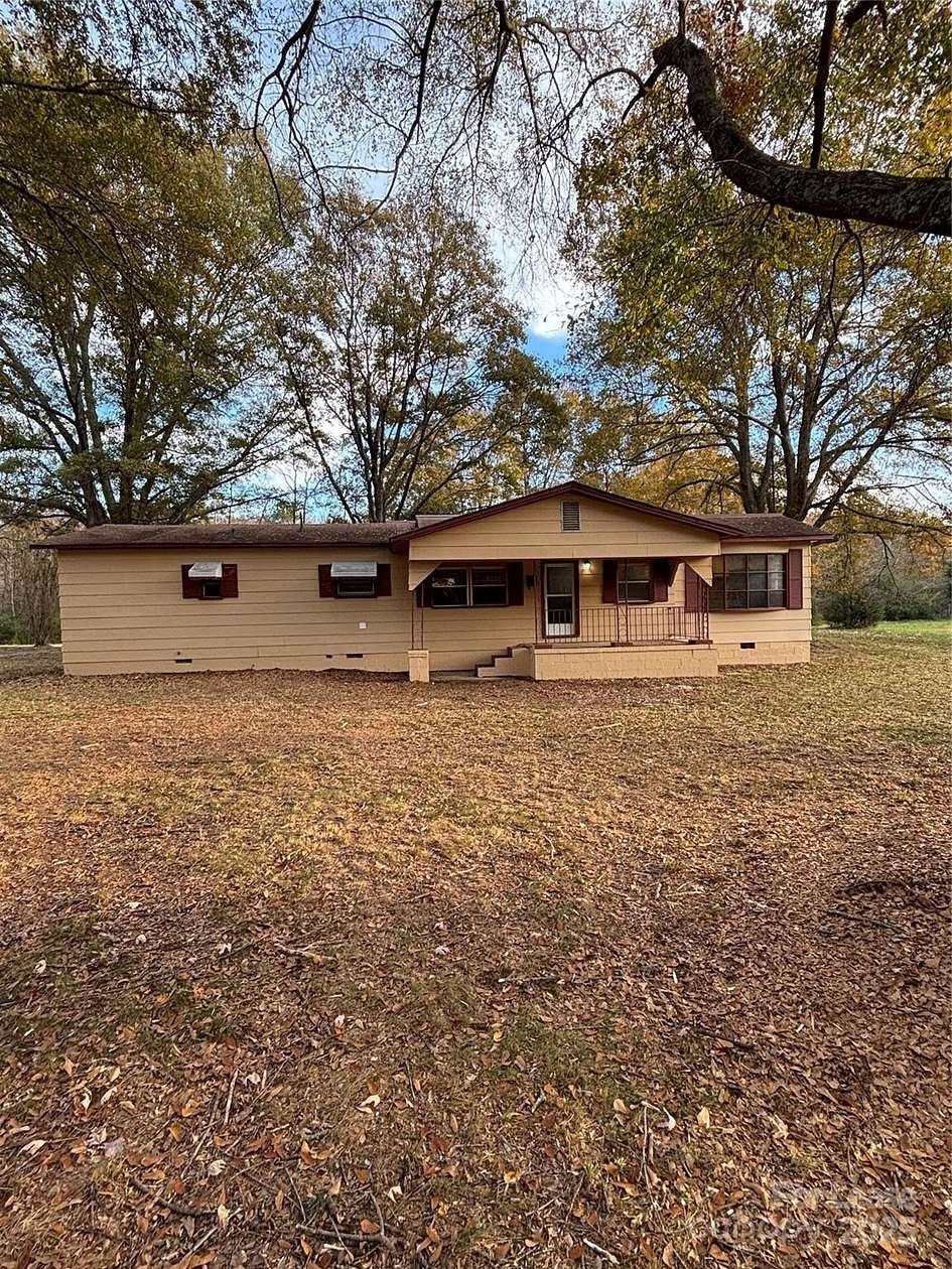 8 Acres of Residential Land with Home for Lease in McConnells, South Carolina