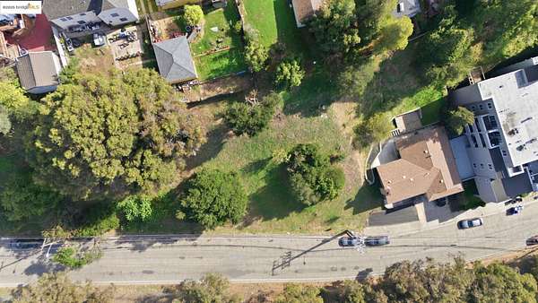 0.13 Acres of Residential Land for Sale in Oakland, California