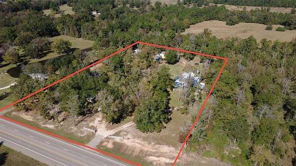 5 Acres of Residential Land with Home for Sale in Crockett, Texas