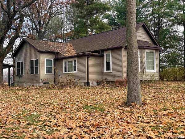 1.7 Acres of Residential Land with Home for Sale in Pawnee, Illinois