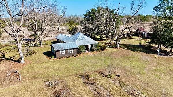 78.5 Acres of Land with Home for Sale in Patterson, Georgia