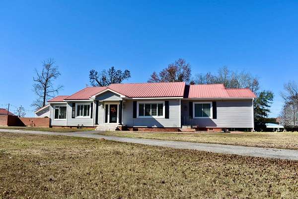 3.36 Acres of Residential Land with Home for Sale in Linden, Alabama