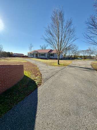 3.36 Acres of Residential Land with Home for Sale in Linden, Alabama